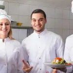 Abbigliamento di un cuoco: tutti gli strumenti da utilizzare